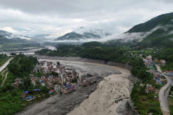 尼泊尔和中国洪灾致超2400人失联近600人死亡
