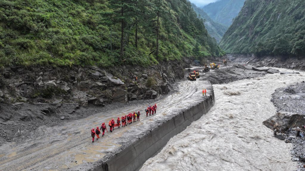 尼泊尔和中国洪灾致超2400人失联近600人死亡