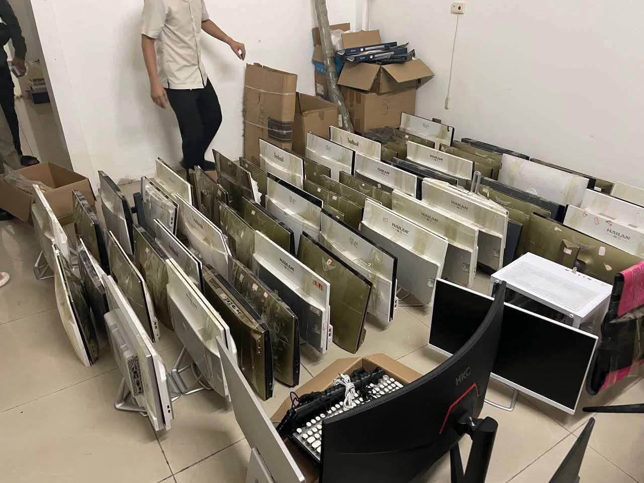 柬埔寨章卡蒙区查获近2万张诈骗用SIM卡
