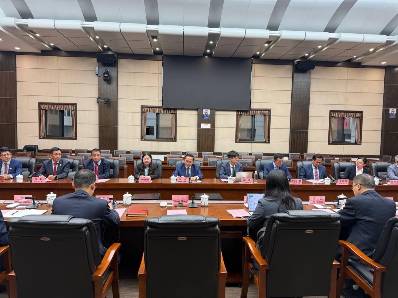 柬埔寨马德望省与贵阳市签署友好关系备忘录