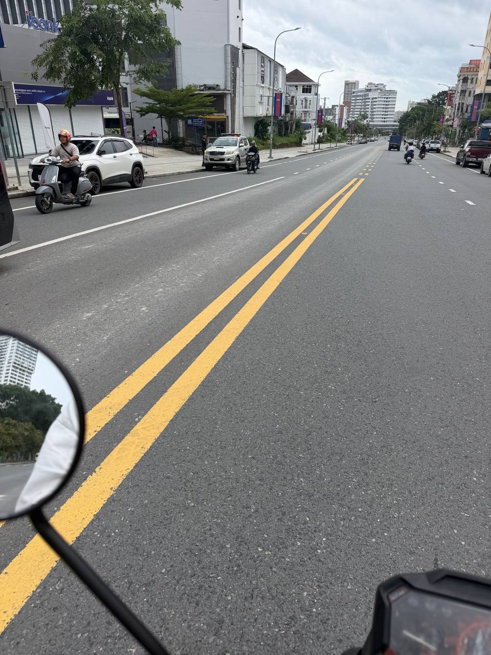 西港警察局及移民局附近集结大批警力