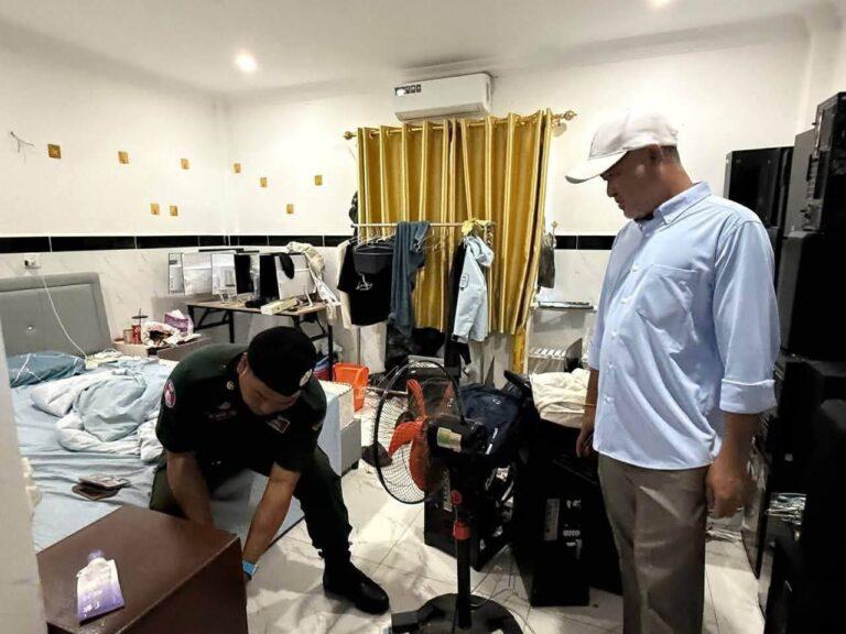 木牌突查4处地点,查8名越南人1印尼人