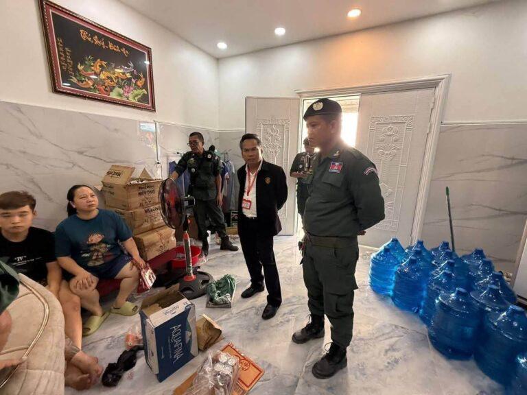 木牌突查4处地点,查8名越南人1印尼人