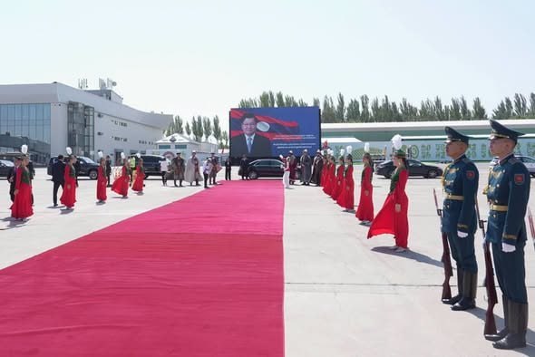 老挝国家主席通伦抵达比什凯克,首次以SCO对话伙伴身份正式参会