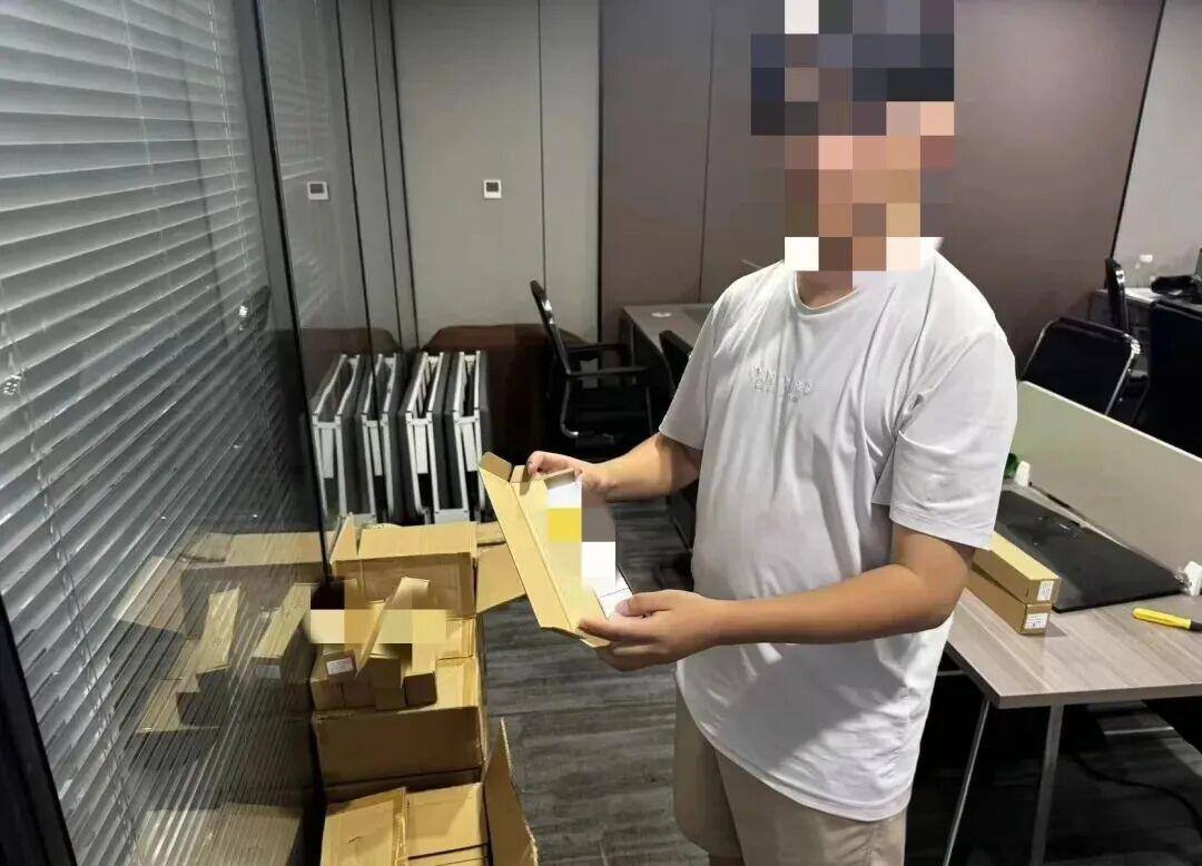 🇨🇳陕西西安破特大行业内鬼电诈黑灰产案:41家公司伪装正规企业,查扣20万张手机…
