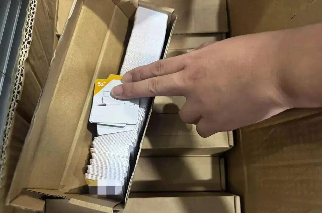 🇨🇳陕西西安破特大行业内鬼电诈黑灰产案:41家公司伪装正规企业,查扣20万张手机…