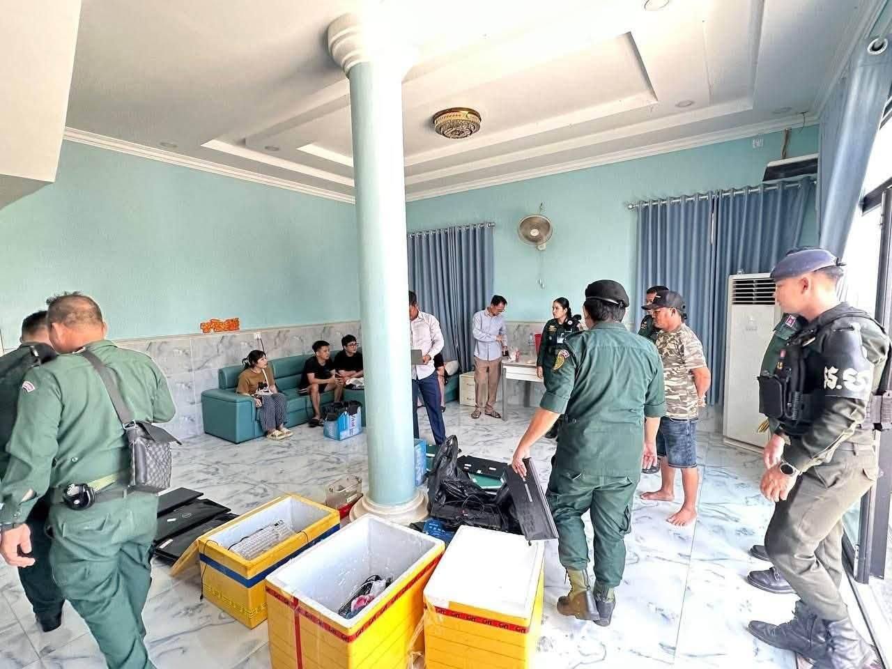 巴维特突查涉嫌网络诈骗别墅,4名越南人被捕