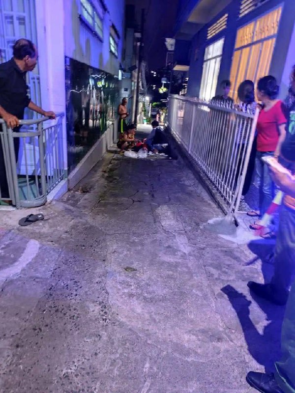 磅湛省一中国人跳楼死亡