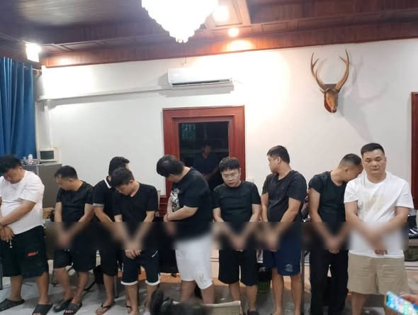 老挝万象突查3处网络犯罪窝点50人被控