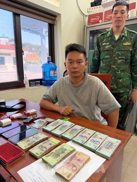 中国男子携3.55亿越南盾未申报入境被查