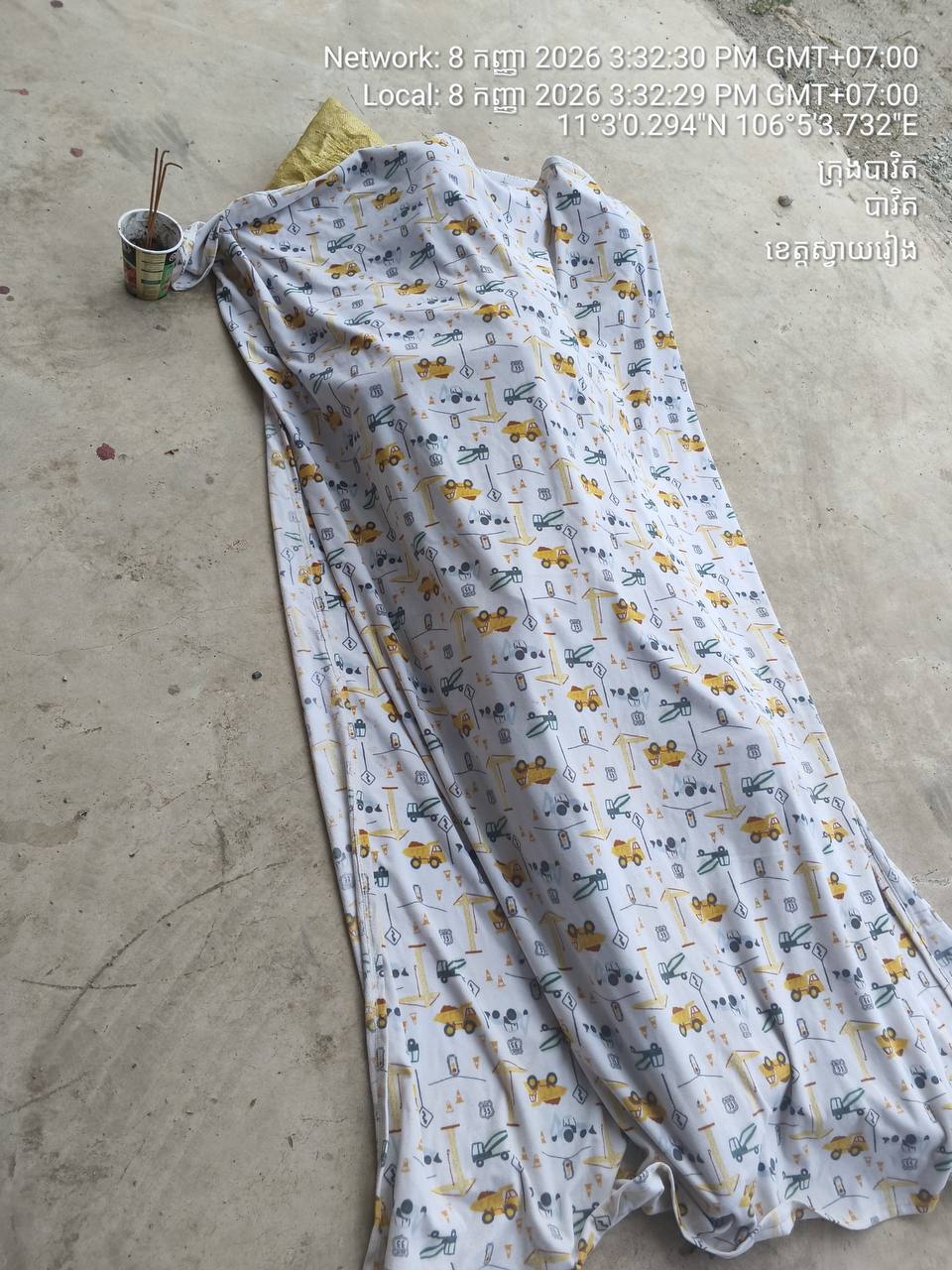 巴维市高速公路沿线中国男子撞死人后撞上民宅屋顶