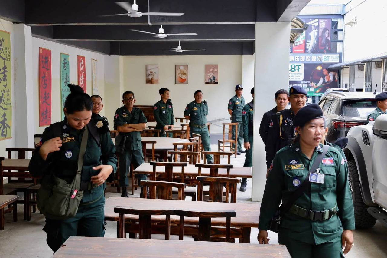 有网友反映,巴维市突击检查了一处被怀疑从事网络诈骗的建筑。现场情况尚在进一步调查…