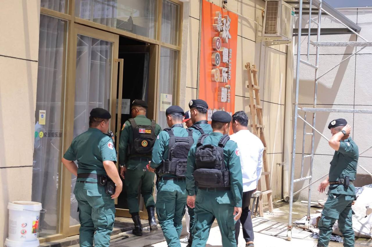 有网友反映,巴维市突击检查了一处被怀疑从事网络诈骗的建筑。现场情况尚在进一步调查…