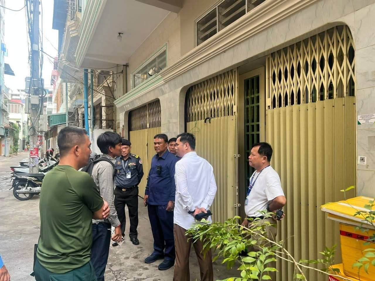金边堆谷区突击检查查获千余部手机