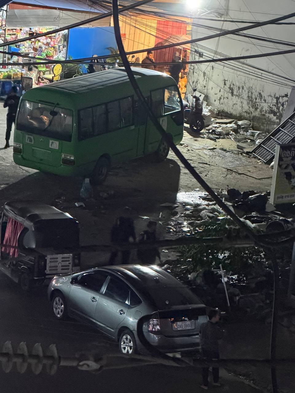 西港长城被宪兵队包围现场有大巴车
