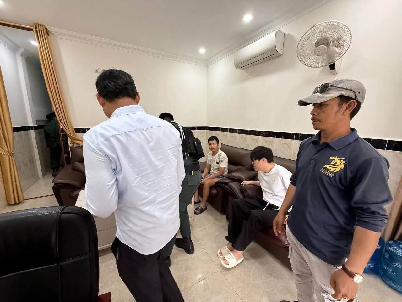 巴维市突查涉嫌网络诈骗地点10名越南人被带走调查