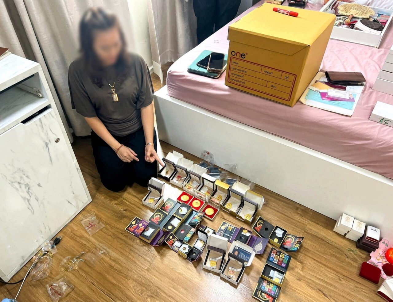 泰国破获借宗教敛财大案 查获数亿泰铢现金黄金