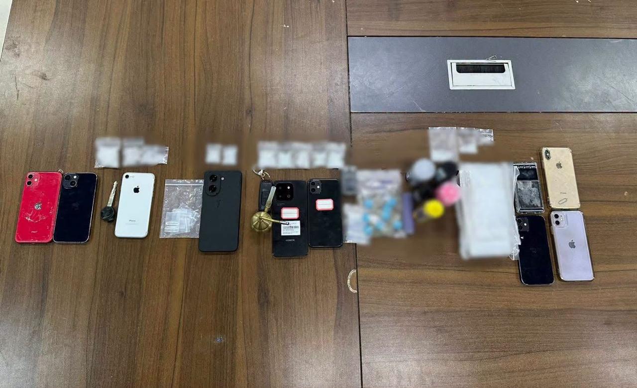 西港警方深夜拔枪开火破获贩毒团伙抓获8人含毒枭夫妻