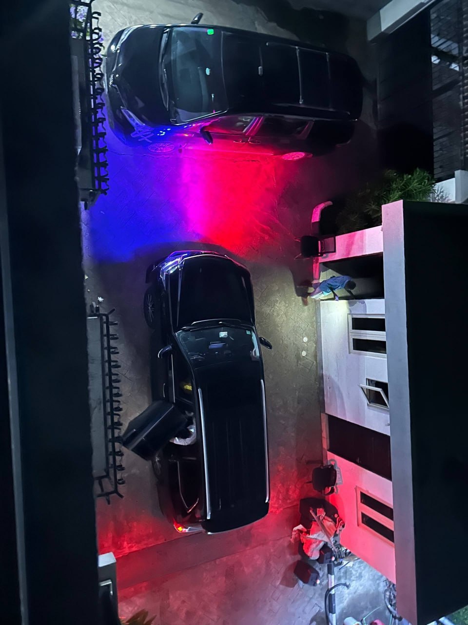 在非洲坐着老板新买的雷克萨斯“警用版