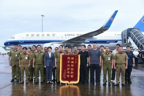 老挝向中方移交98名涉网络犯罪中国籍人员