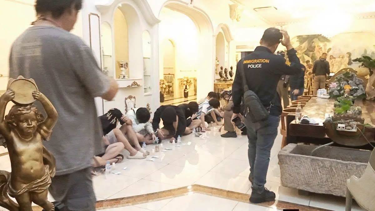 曼谷警方捣毁呼叫中心诈骗团伙 15人落网