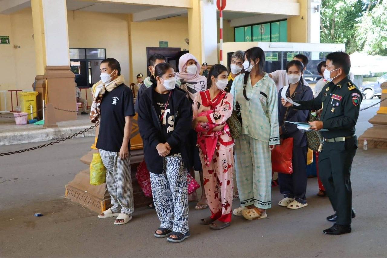 波贝口岸中柬泰联合交接非法滞留人员