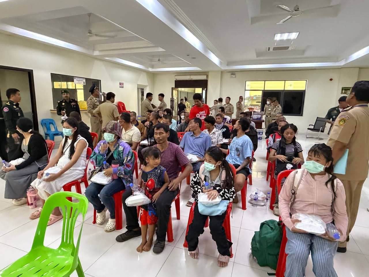 波贝口岸中柬泰联合交接非法滞留人员