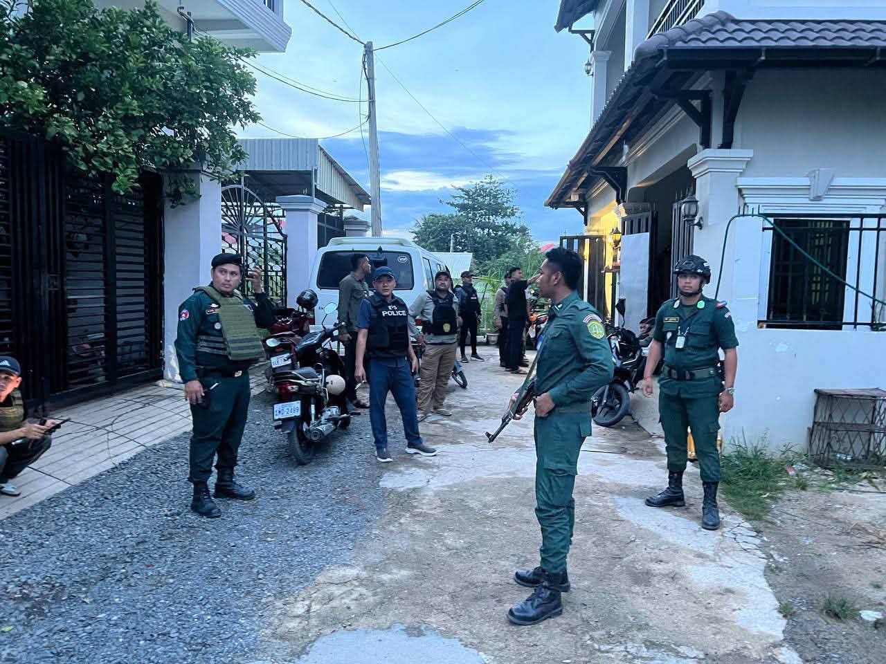柴桢一排屋疑涉电诈被宪兵包围