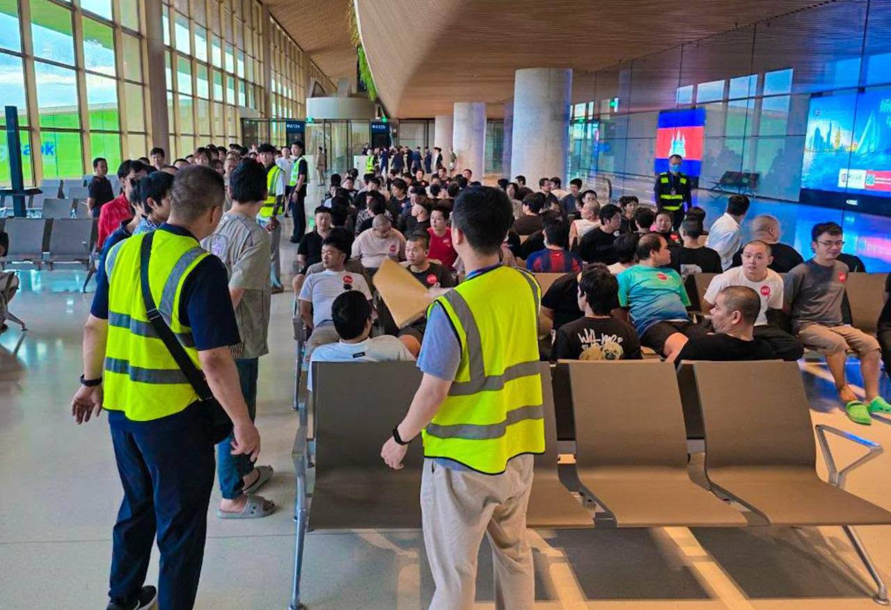 164名涉网诈及毒品违法中国籍人员被柬埔寨遣返回国
