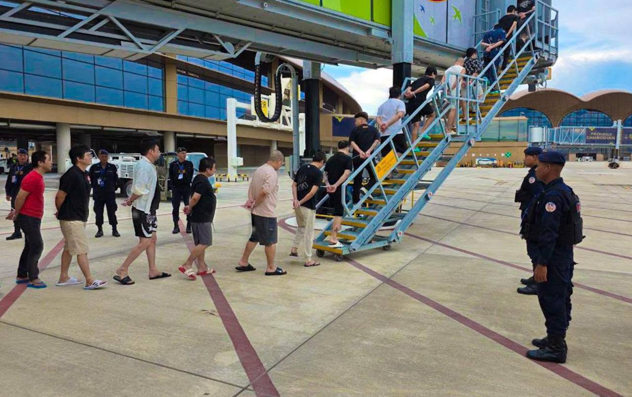 164名涉网诈及毒品违法中国籍人员被柬埔寨遣返回国