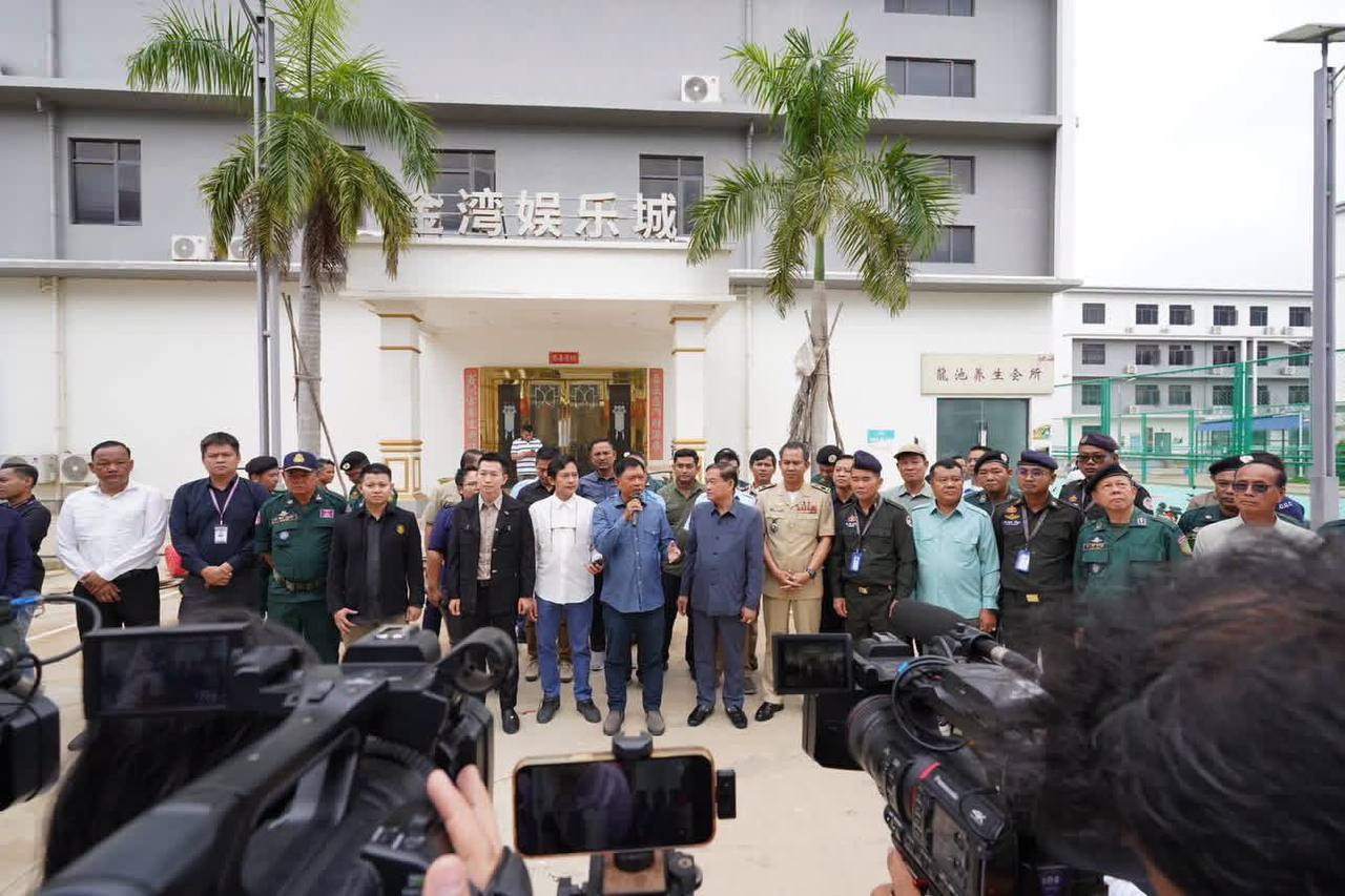柬埔寨干拉省萨姆佩奥·蓬市柴桢(Chrey Thom)地区一处被查封的大型网络诈…