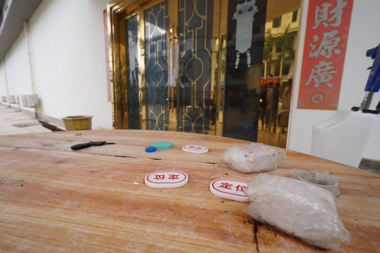 柬埔寨干拉省萨姆佩奥·蓬市柴桢(Chrey Thom)地区一处被查封的大型网络诈…