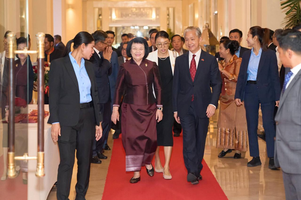 中国驻柬埔寨大使馆举办招待会,庆祝中华人民共和国成立77周年。大使汪文斌、柬埔寨…