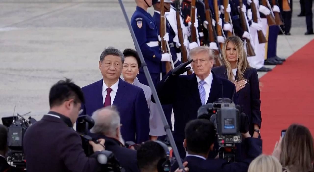 2026年，中国国家主席习近平抵达美国，与前总统特朗普举行会晤。双方在华盛顿就中…