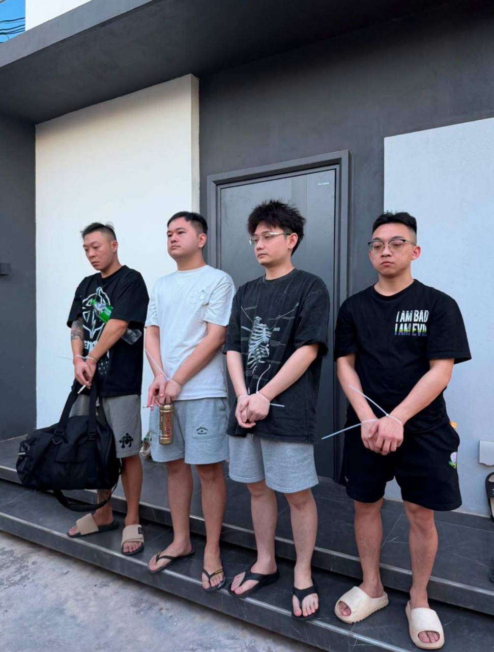 老挝公安部专项打击工作组于9月21日至22日在万象市西萨塔纳县开展行动，捣毁5处…