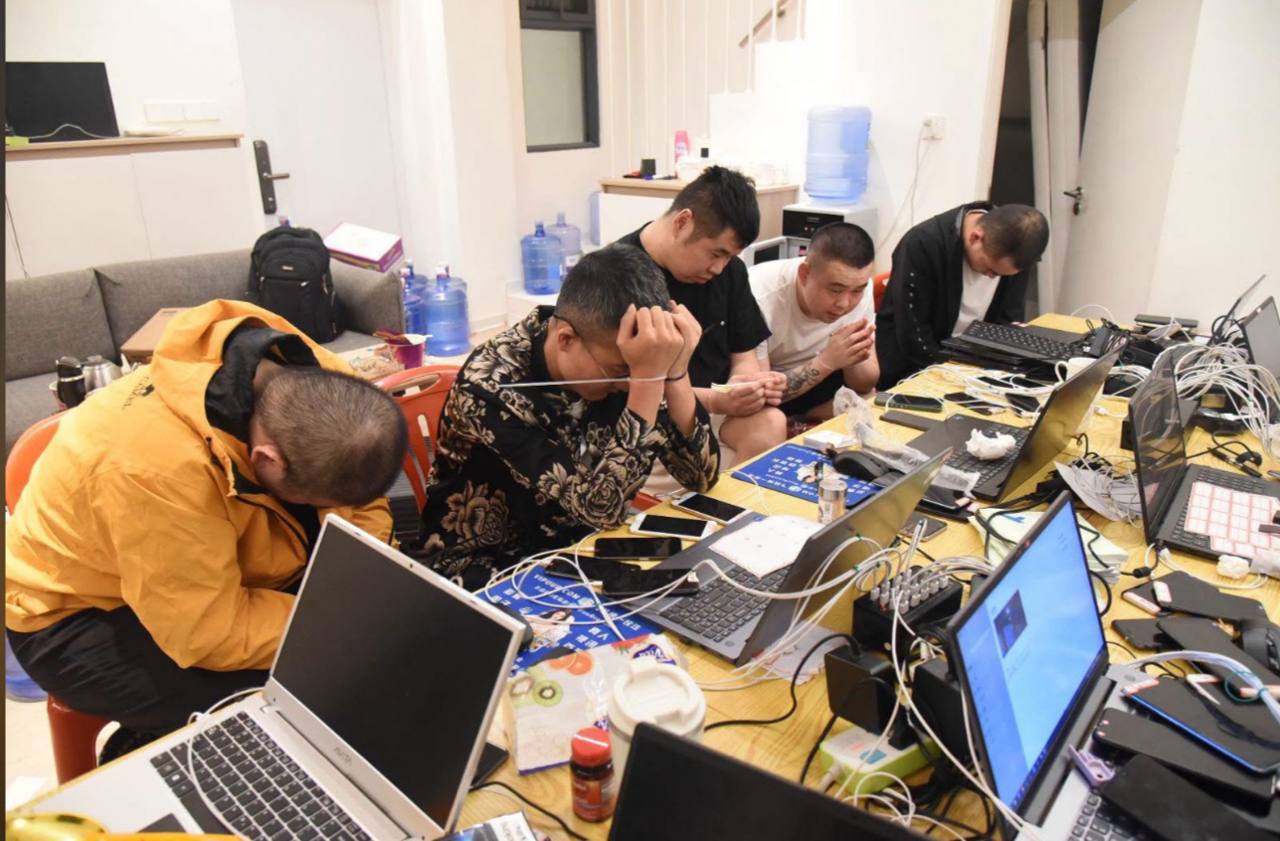 老挝公安部专项打击工作组于9月21日至22日在万象市西萨塔纳县开展行动，捣毁5处…
