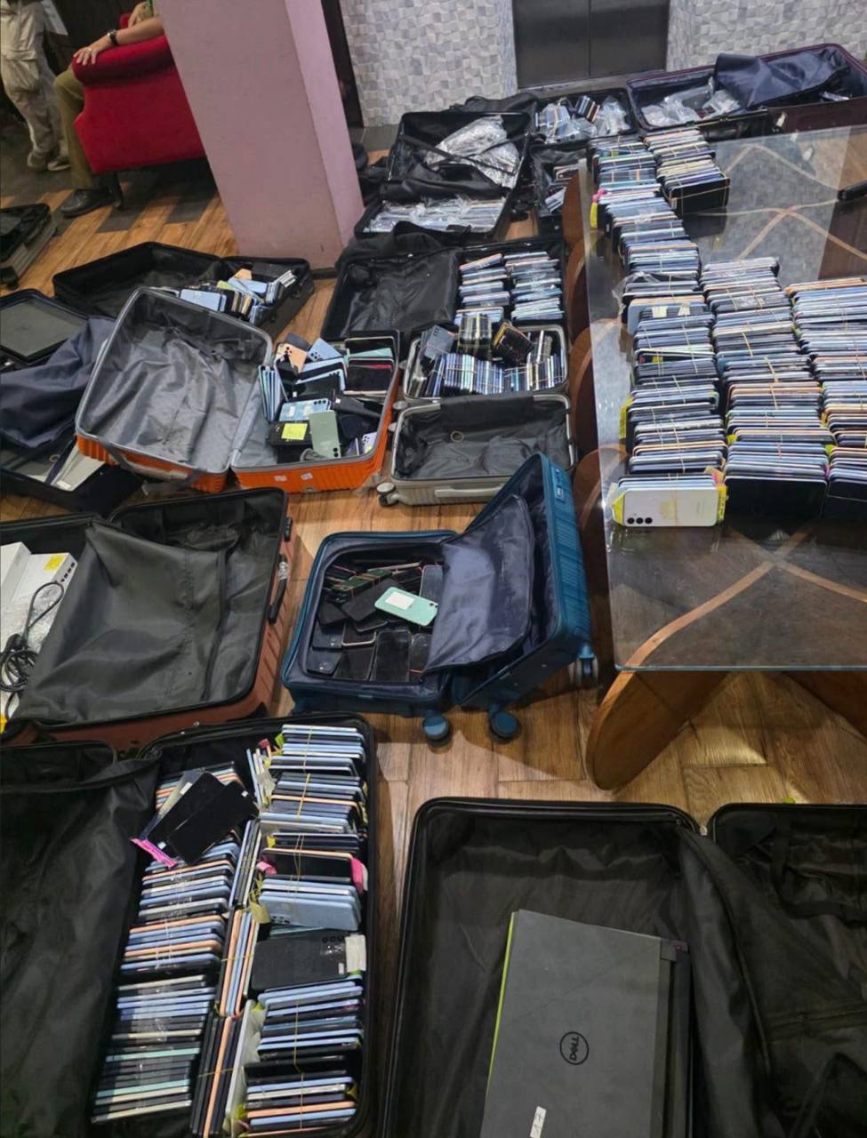 老挝公安部专项打击工作组于9月21日至22日在万象市西萨塔纳县开展行动，捣毁5处…