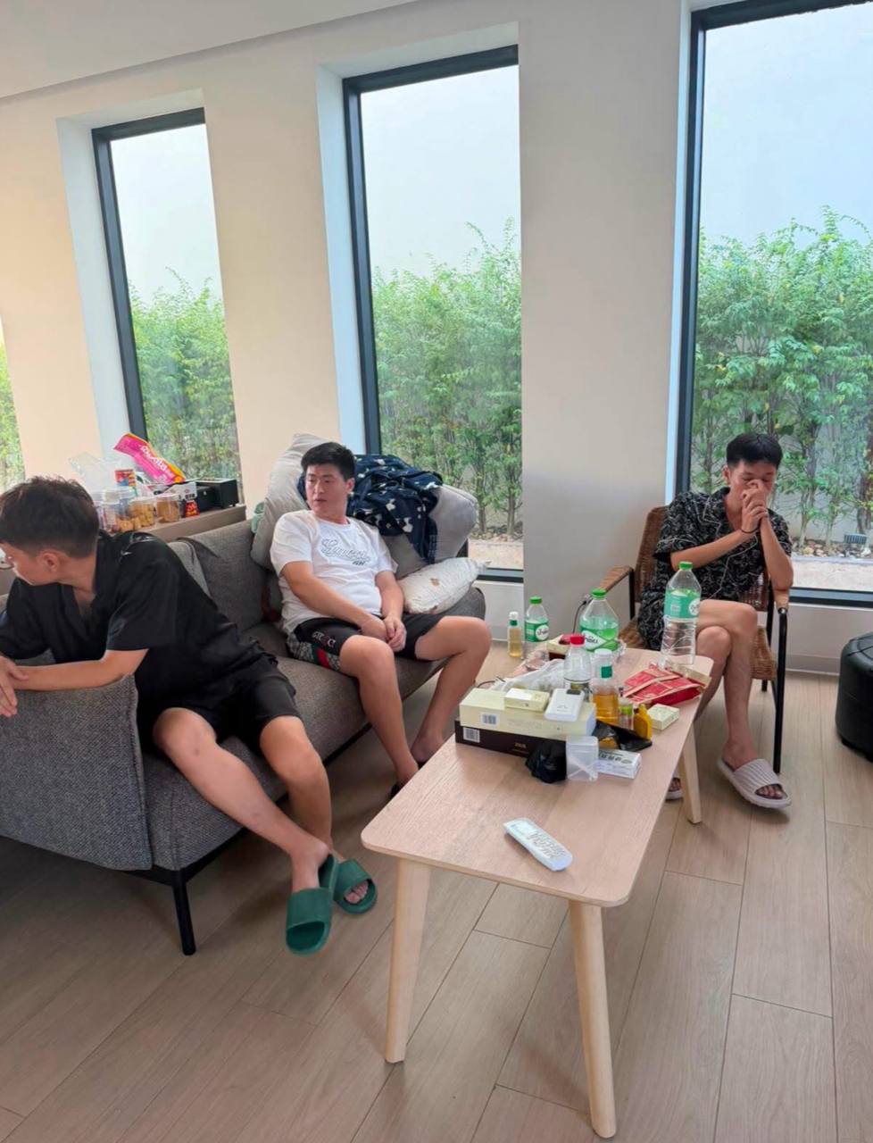 老挝公安部专项打击工作组于9月21日至22日在万象市西萨塔纳县开展行动，捣毁5处…