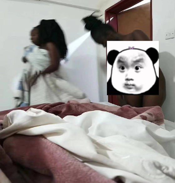 据群友投稿称，非洲生活需丰富多彩，不应仅专注于工作。其建议多外出活动，提及“双飞…