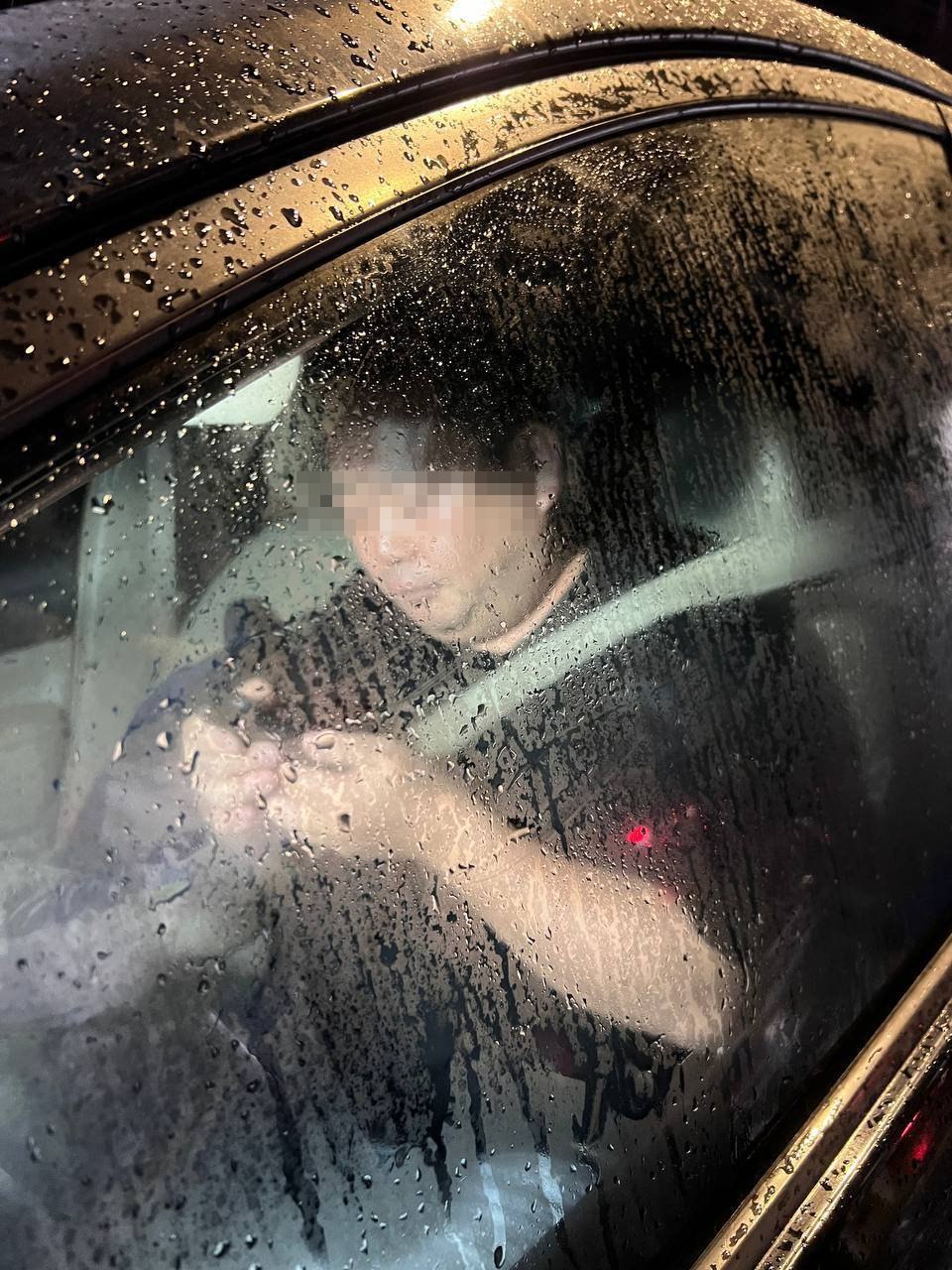 一名中国男子在森速区乌北贡驾驶车辆时撞上一名骑摩托车的女子,致其重伤。事故发生后…