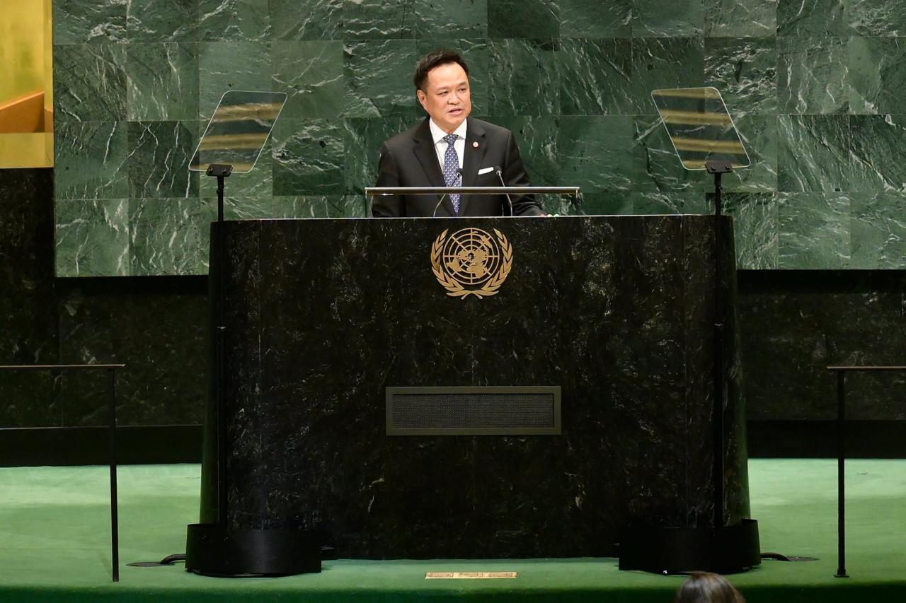 泰国总理阿努廷在第81届联合国大会上发表讲话，主张通过双边谈判解决泰柬边境争端，…