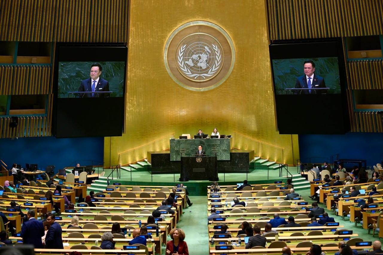 泰国总理阿努廷在第81届联合国大会上发表讲话，主张通过双边谈判解决泰柬边境争端，…