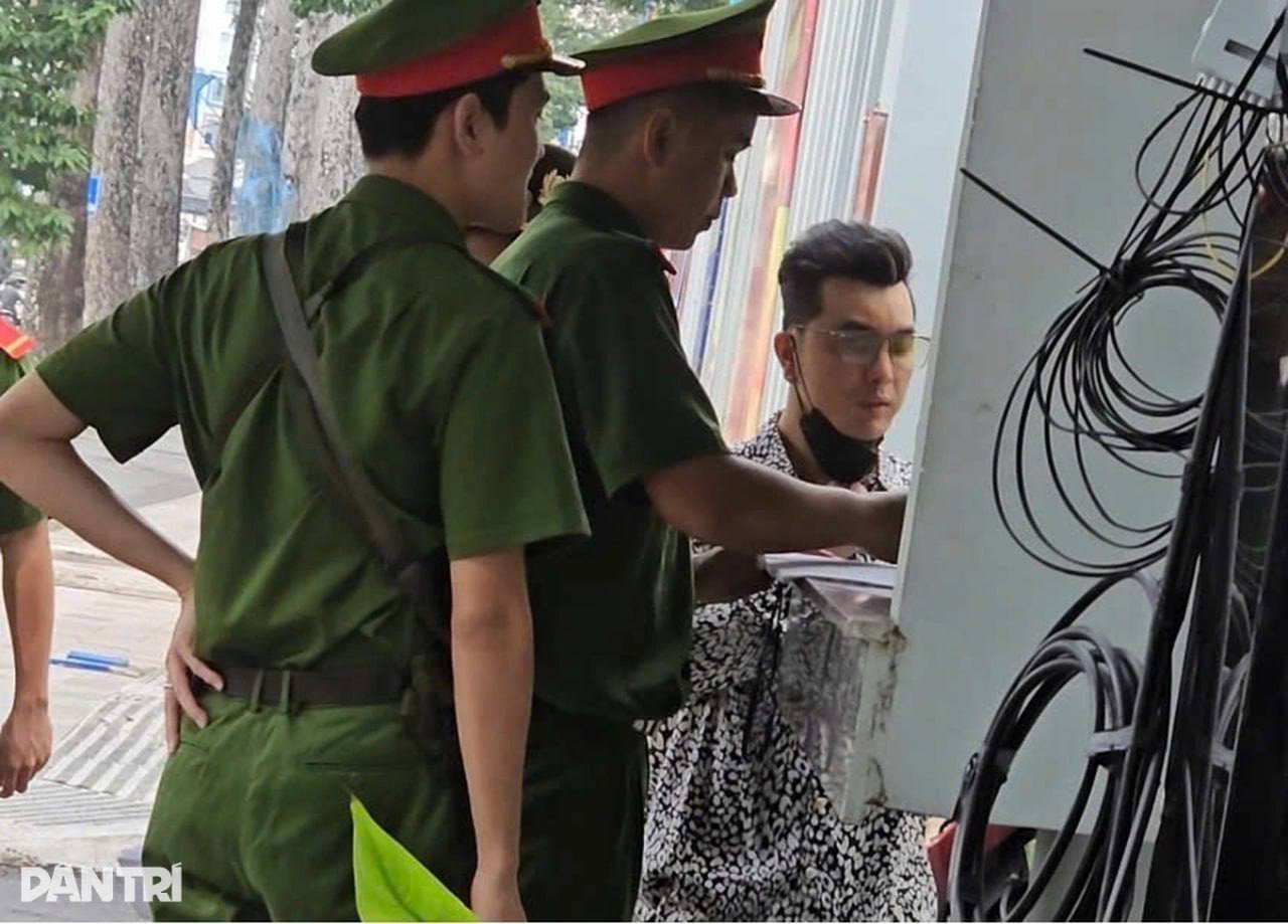 越南胡志明市平正郡一支约20人的“打野”团队被警方查处，据称因被附近村民举报而遭…