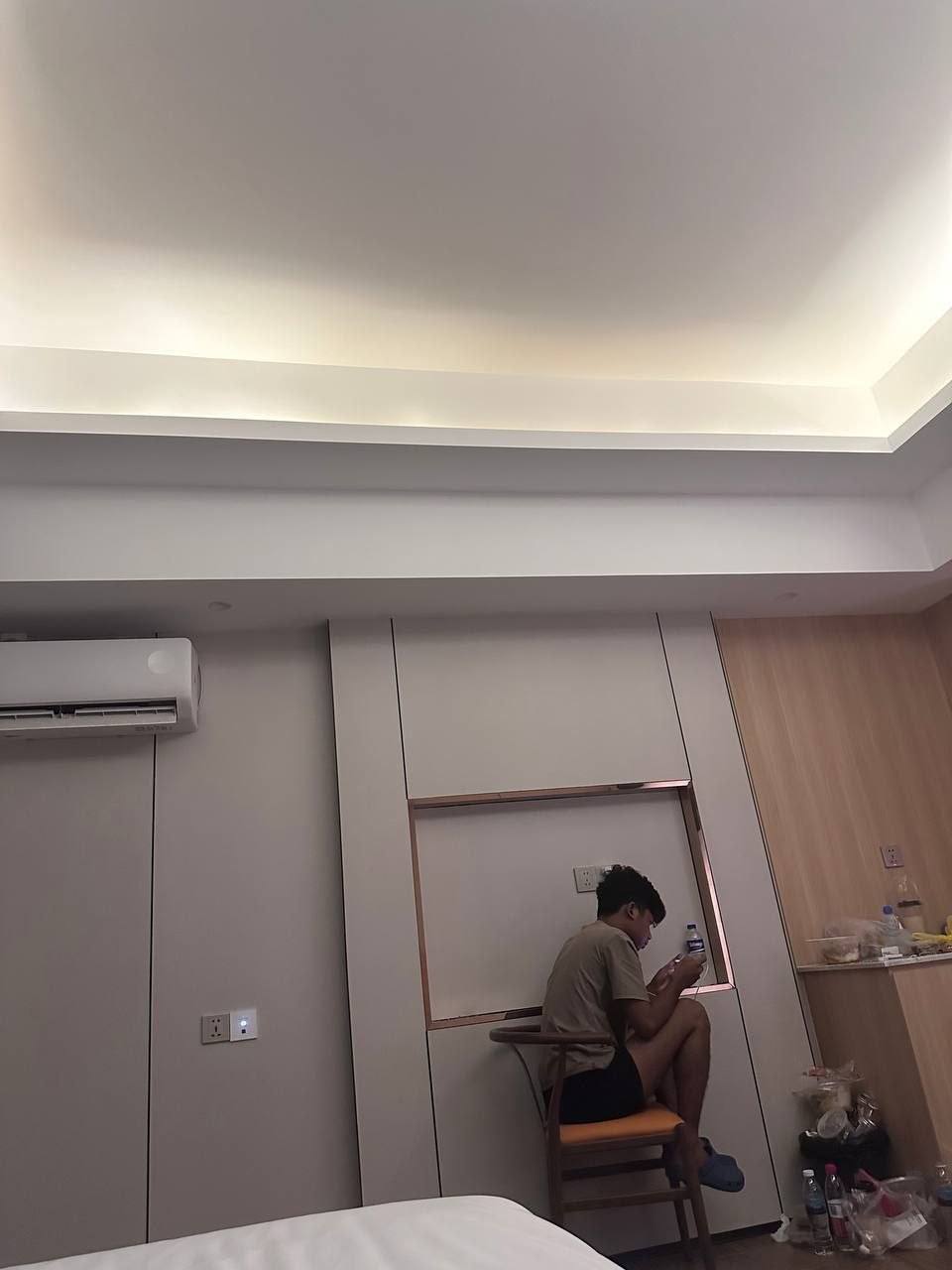 一名越南籍女子在西哈努克市一家酒店内疑似被一名中国人控制，面临被转卖至缅甸的危险…