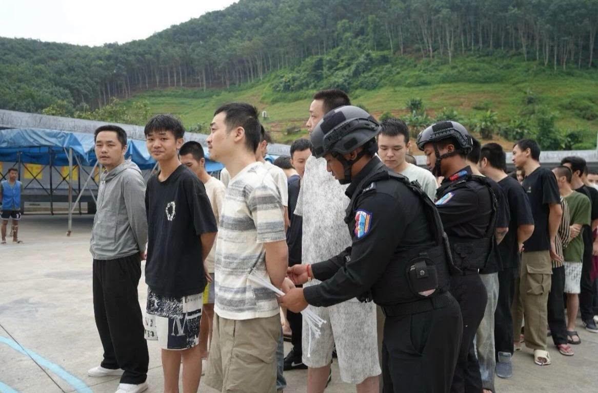 依据中缅双边司法警务合作协议,佤邦司法委与中方执法部门近日在云南孟连勐阿口岸完成…