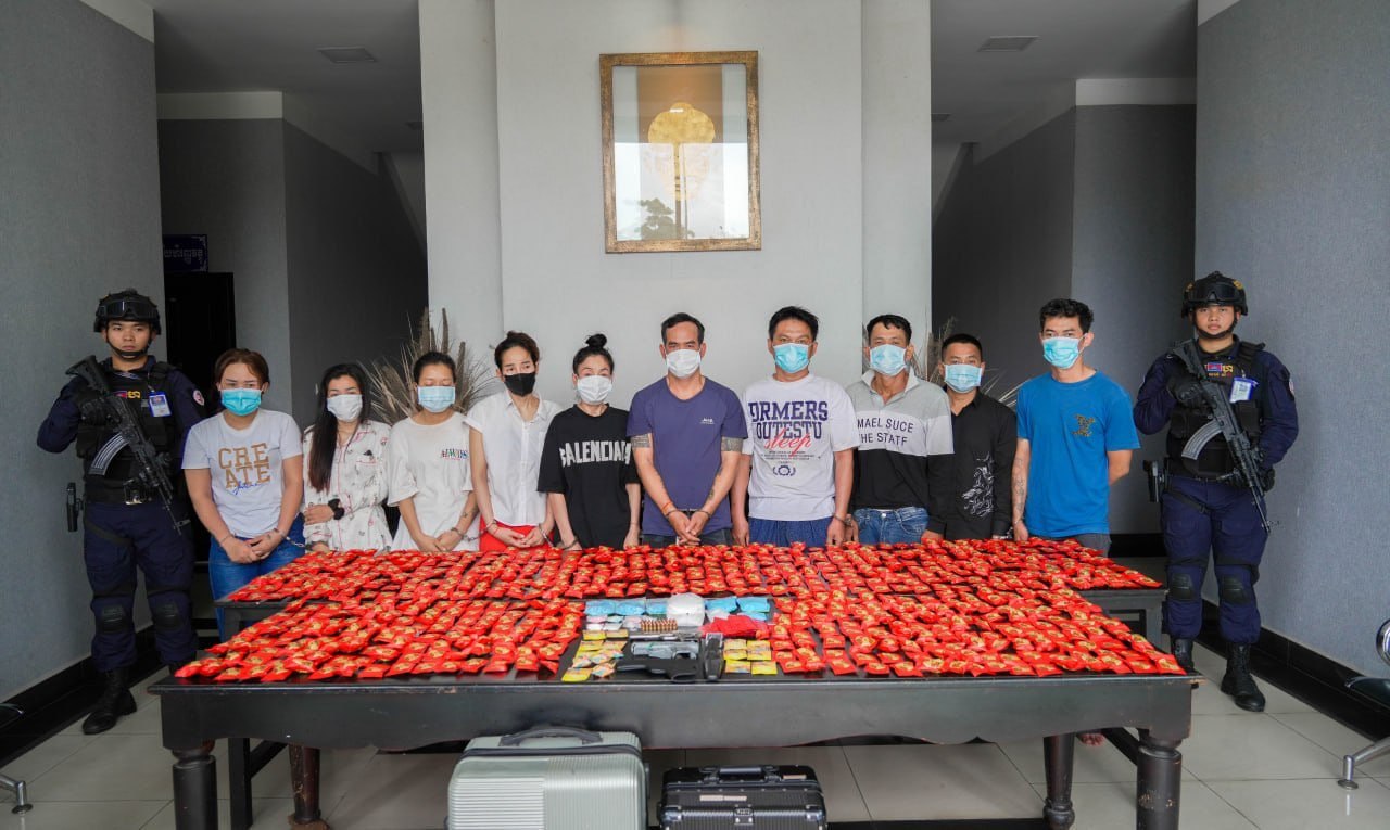 金边市宪兵于9月22日12时20分在梅奔区开展行动，经数日调查后在6处地点同步抓…