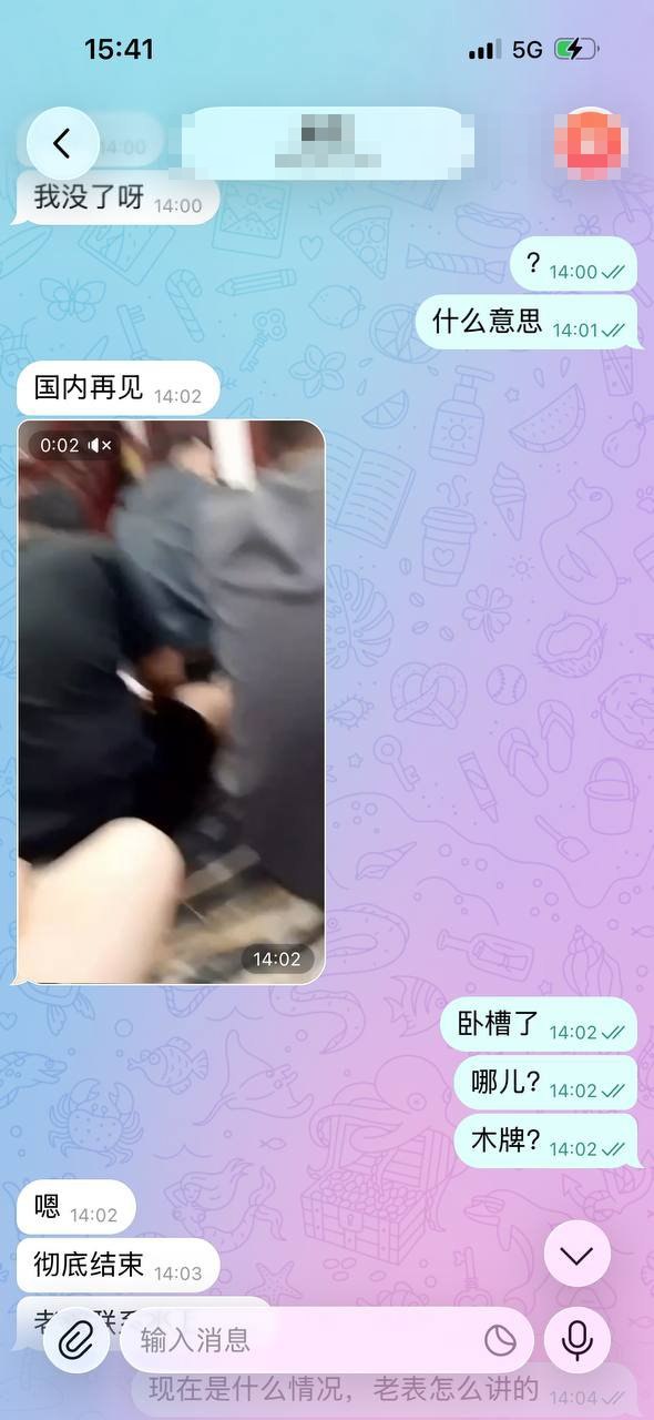有网友投稿称,位于大上海别墅区的木牌区域有人员被警方带走,执法行动较为精准,疑似…