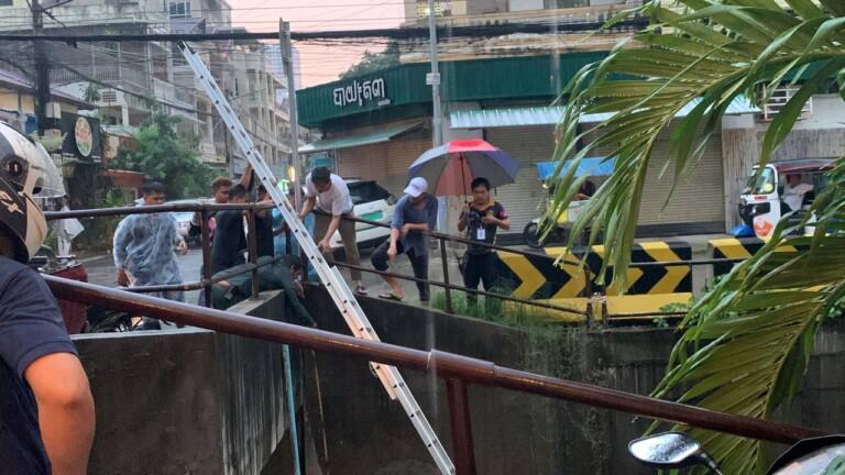 28日17时许,金边万景岗区一排水沟内发现一具男性遗体,警方接报后赶赴现场处置时…