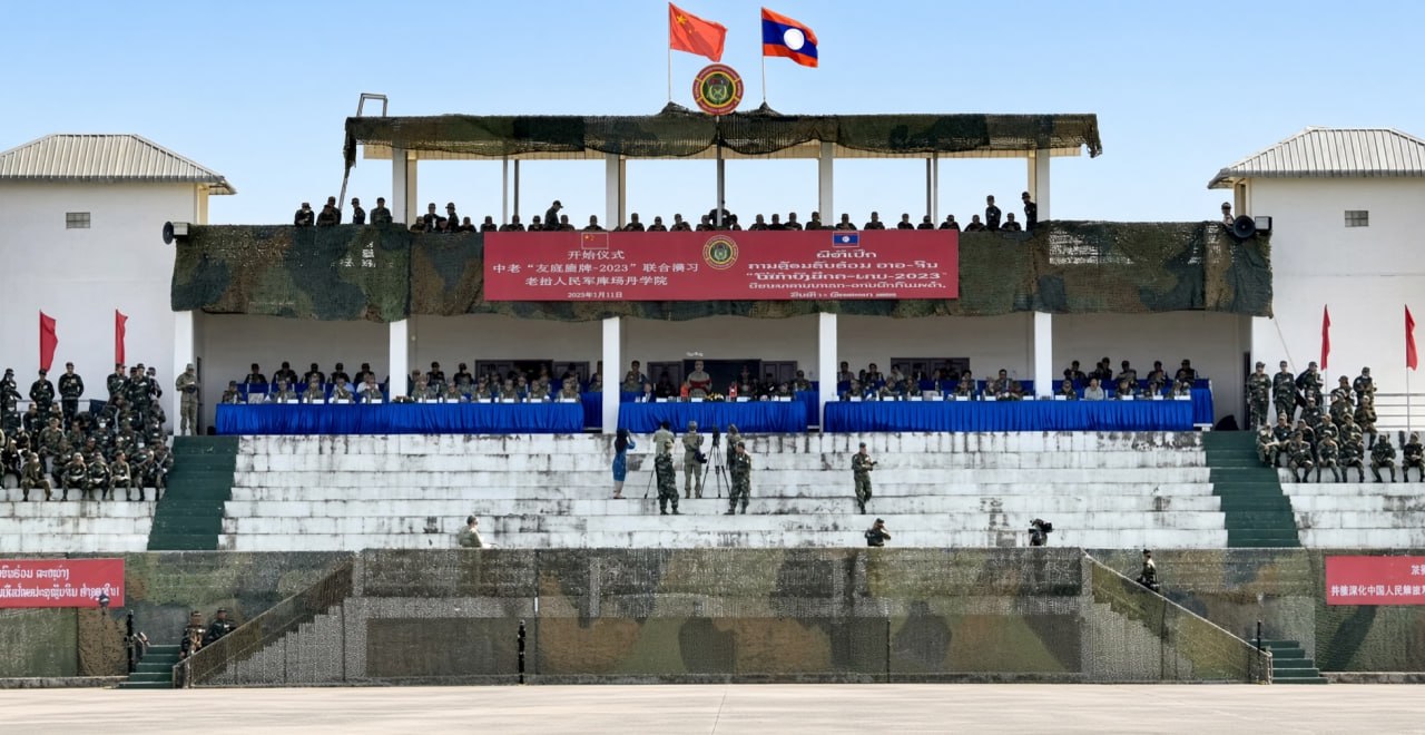 中国国防部宣布在老挝班根地区一处机场正式启用“中老联合支援与培训中心”和“中老友…