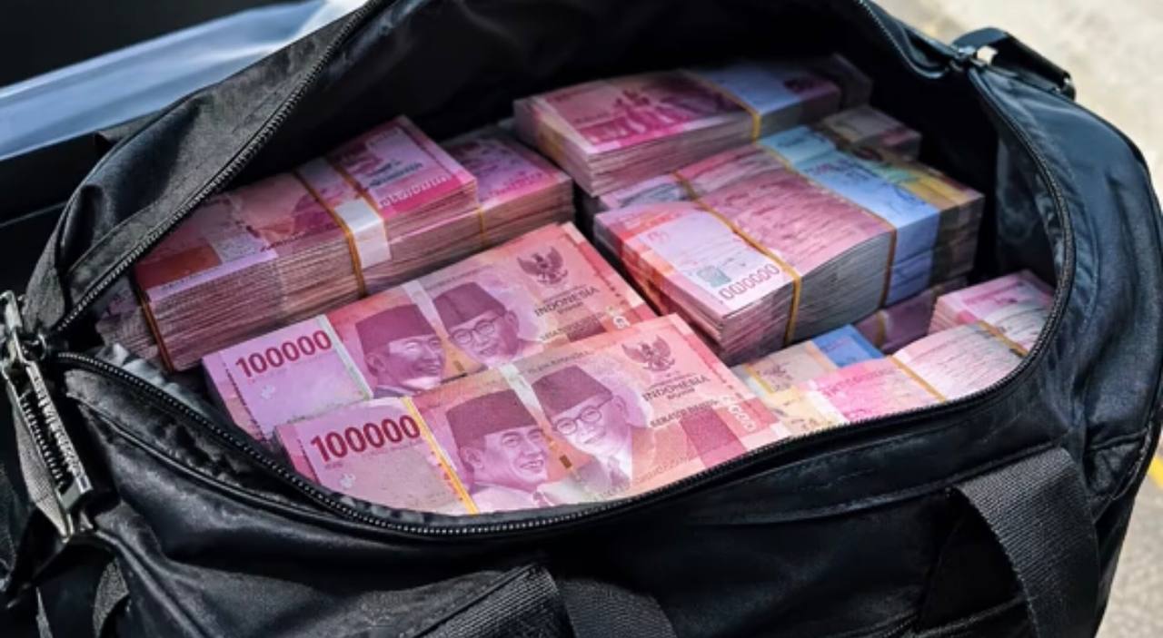 印尼西爪哇卡拉旺县芝卡姆佩克9月28日中午发生一起“假漏胎”抢劫案。一名中国老板…